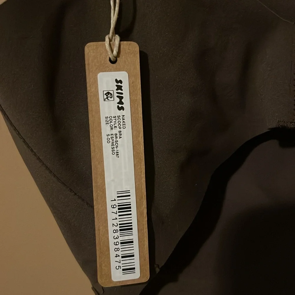 Skims Naked Scoop bra - Picture 4 of 6